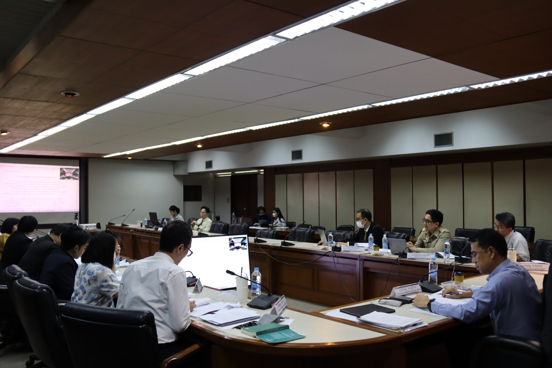 ภาพบรรยากาศการประชุมและผู้เข้าร่วมประชุมผ่านระบบ Zoom Meetings